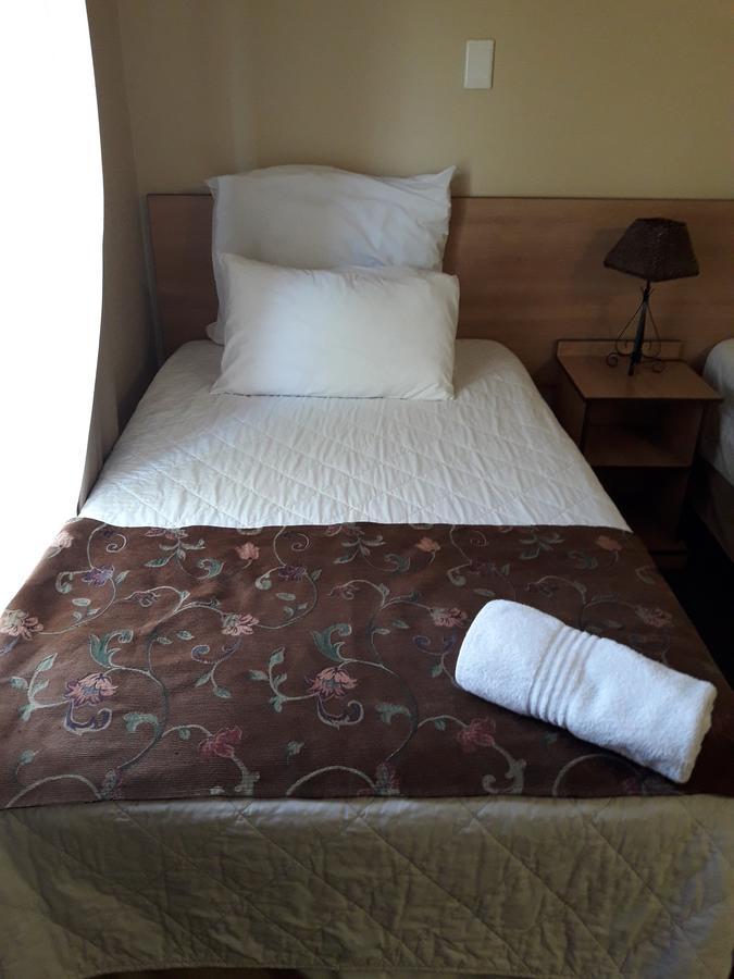 Airport Hotel Кимбърли Екстериор снимка