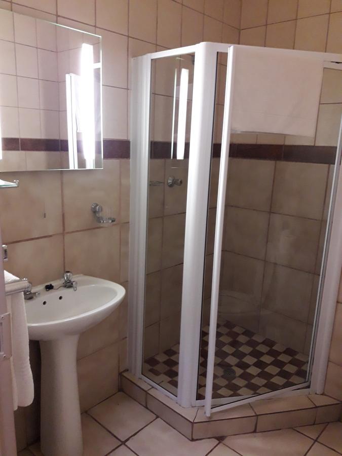 Airport Hotel Кимбърли Екстериор снимка