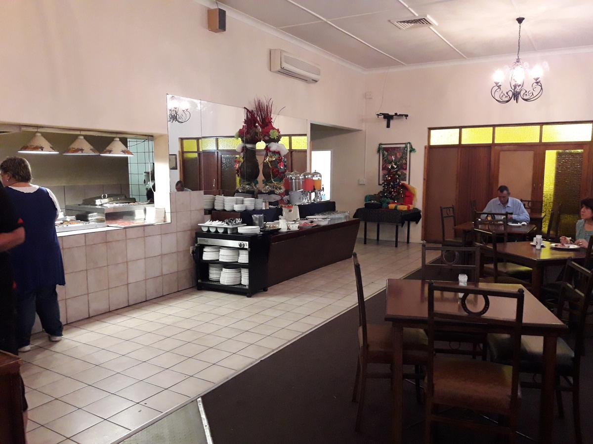 Airport Hotel Кимбърли Екстериор снимка