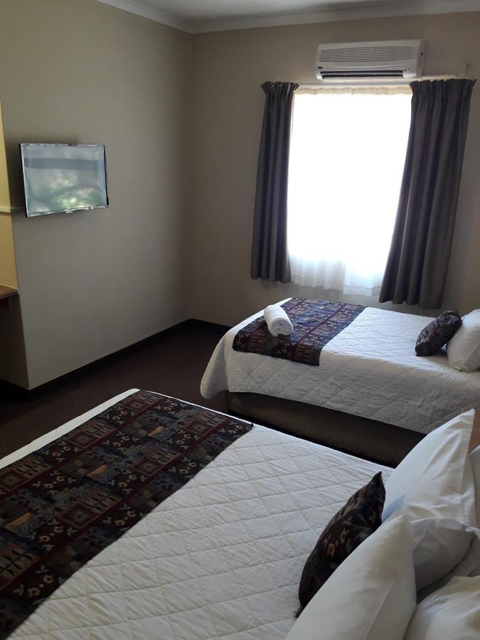 Airport Hotel Кимбърли Екстериор снимка