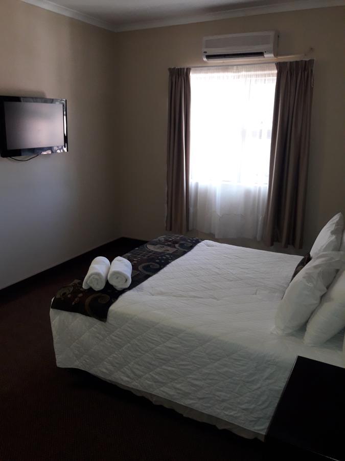 Airport Hotel Кимбърли Екстериор снимка