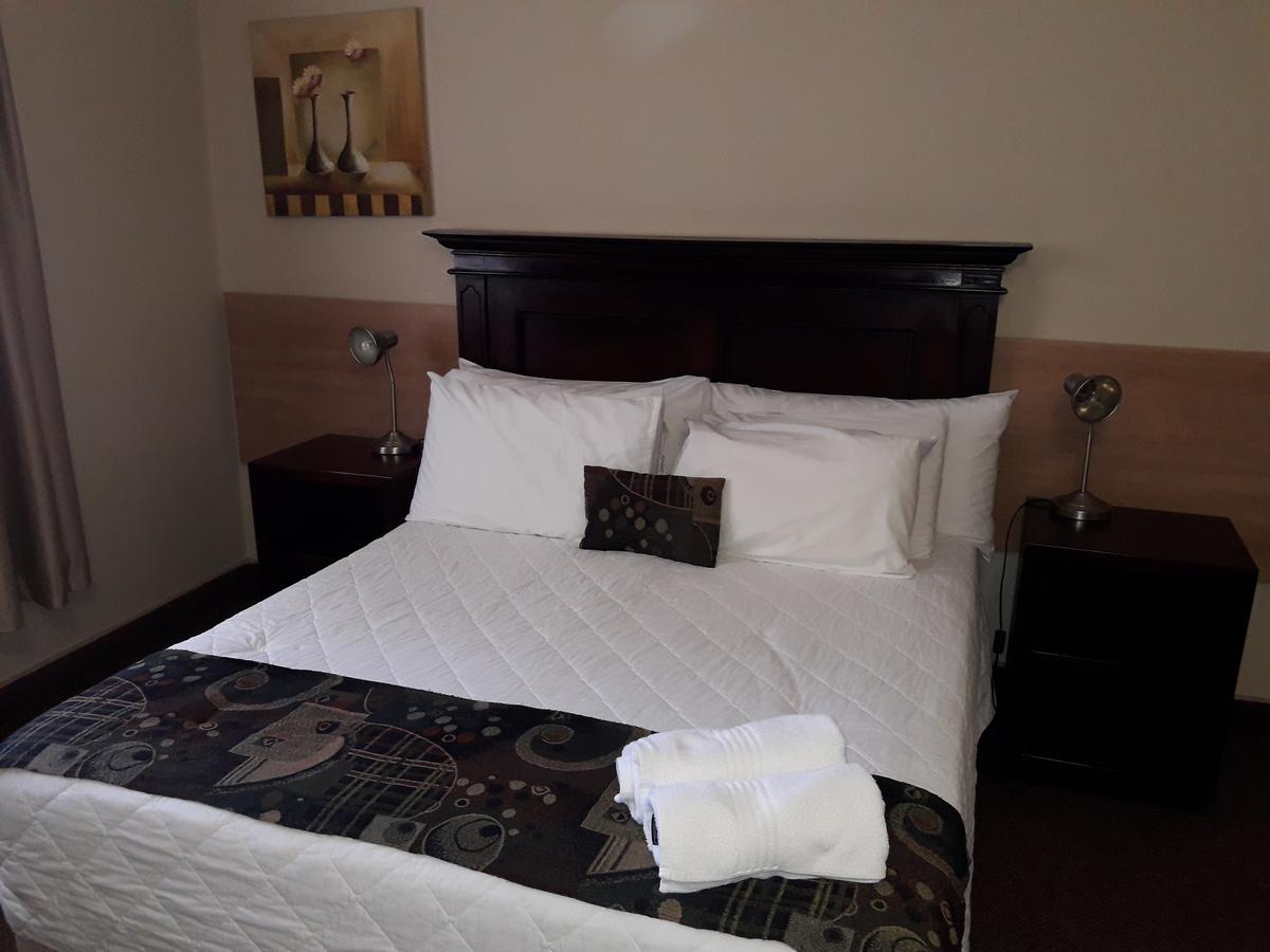 Airport Hotel Кимбърли Екстериор снимка